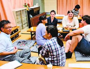 さまざまな国籍や世代の人たちが集う鮎喰識字解放学級=徳島市の鮎喰老人ルーム