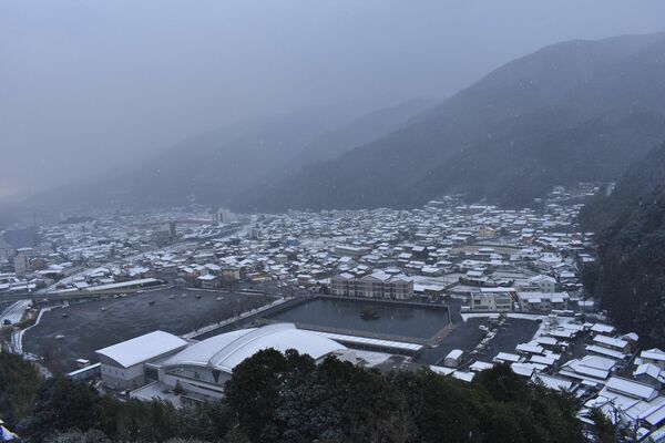 徳島県内冷え込む　三好で積雪