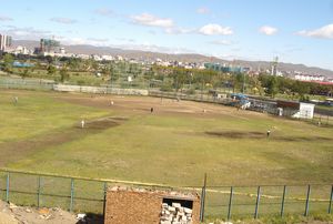 存続の危機にあるモンゴル国立野球場＝２００７年８月、ウランバートル市（野球のまち阿南推進協議会提供）