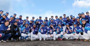 リーグ３連覇と２年連続の独立リーグ日本一へ向け、闘志を見せる徳島の選手たち