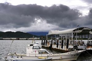 台風4号の接近に伴いどんよりとした雲に覆われた徳島市沖洲地区＝3日午後5時ごろ、同市東沖洲2