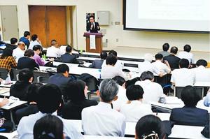 全国から教育者約200人が参加した日本NIE学会=鳴門教育大