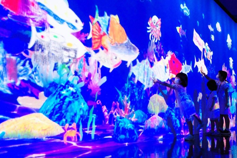 チームラボ｢未来の遊園地｣を写真で紹介　光の海で色鮮やか　鳴門