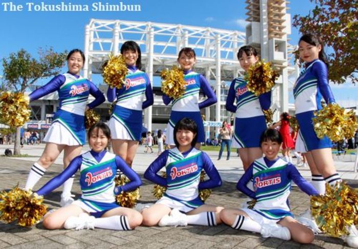笑顔で選手とサポーターを支える チアリーディングチーム Blue Spirit スタジアムにいこう 56 徳島ニュース 徳島新聞