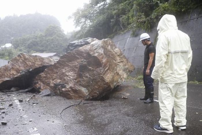 台風10号 徳島県内河川が増水 落石 家屋の被害も 写真特集 徳島の話題 徳島ニュース 徳島新聞