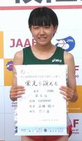 女子１５００メートルで５位に入賞した小林＝長野県の松本平広域公園陸上競技場