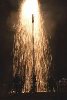 秋祭りで奉納された吹筒花火＝美波町赤松の赤松神社