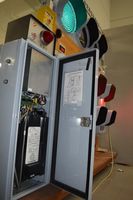 停電時に信号機を稼働させる蓄電池を内蔵した装置＝徳島県警