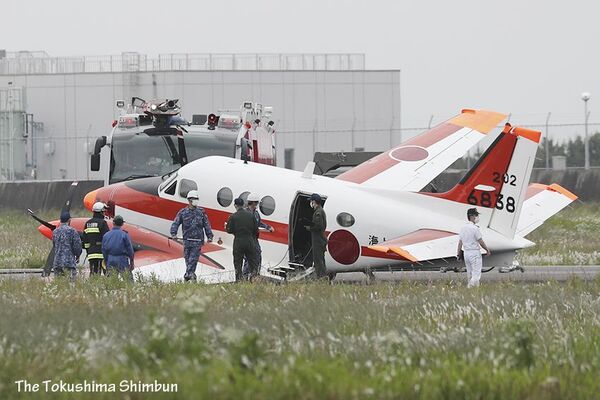 【事故直後の動画あり】徳島空港で自衛隊機が着陸失敗　滑走路閉鎖