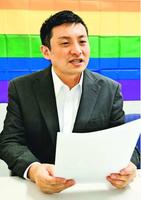 「継続した報道が同性パートナーシップ制度導入の後押しになる」と力を込める長坂さん=徳島市内
