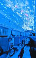LEDで天の川を表現した阿佐東線の車内=海陽町