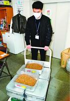 石井町学校給食センターが寄付した牛肉=徳島市昭和町3のNPO法人フードバンク徳島事務所