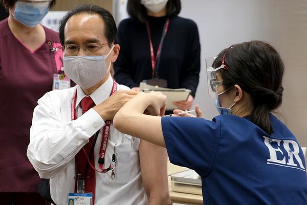 コロナワクチン、医療従事者への優先接種始まる　県立中央病院
