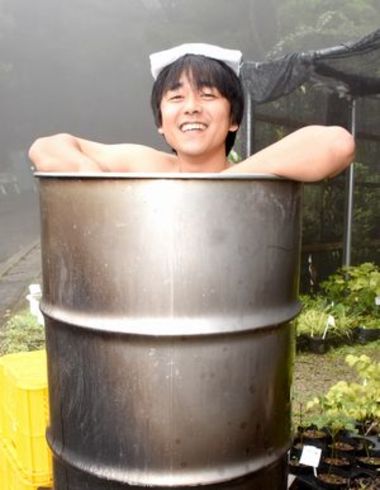 ドラム缶風呂人気 神山のキャンプ場 岳人の森 徳島ニュース 徳島新聞