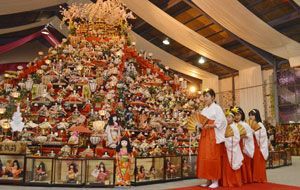 リオデジャネイロ五輪で展示されることが決まったビッグひな祭り＝２月２２日、勝浦町の人形文化交流館