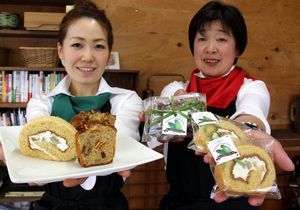 野菜ソムリエ菓子工房のメンバーが商品化したロールケーキとパウンドケーキ