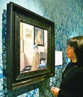 常設展示されたフェルメール「ヴァージナルの前に立つ女」の陶板画=鳴門市の大塚国際美術館