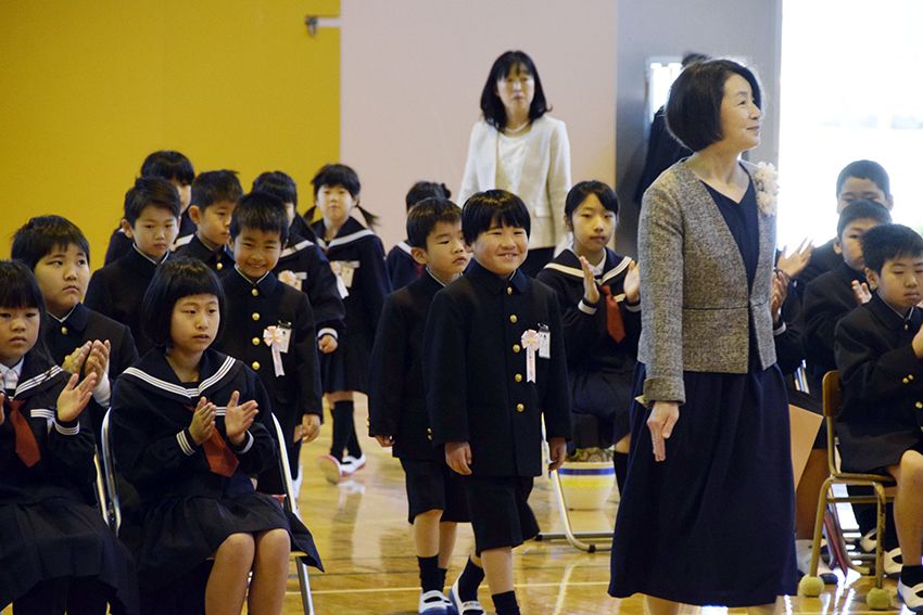 県内小学校で入学式 新入生笑顔はじける 暮らし 徳島ニュース 徳島新聞