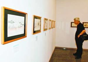 デッサン力の高い北斎の版画が並ぶ「北斎漫画展」=那賀町横石の相生森林美術館