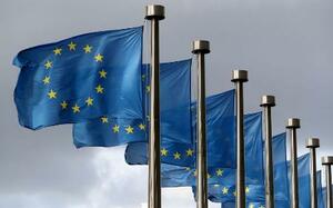 　欧州連合本部にはためくＥＵ旗＝２０１９年、ブリュッセル（ロイター＝共同）