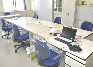 消費者庁の試験業務を前に、報道陣に公開された執務室＝徳島県庁