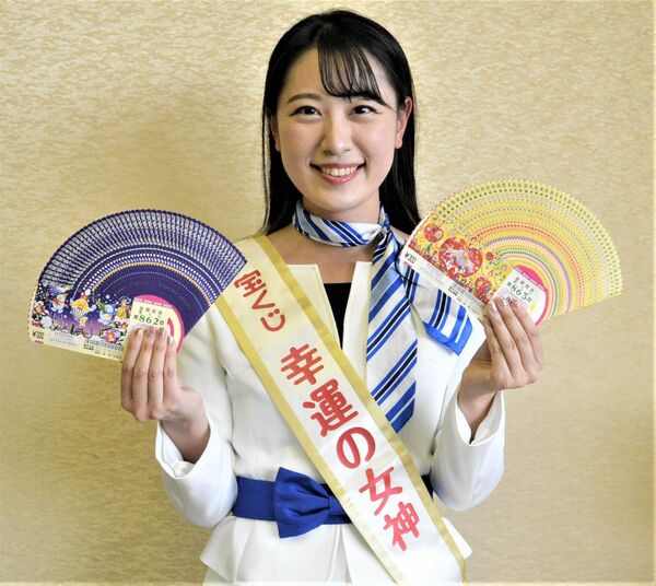 年末ジャンボ宝くじ　「幸運の女神」が徳島新聞社訪れPR