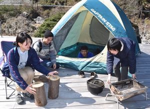 キャンプの予行練習を行うパンゲアのスタッフ＝上勝町生実の「森林のあがりはな」