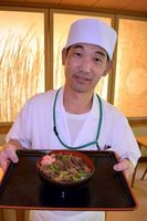 中田料理長が考案し、那賀町の道の駅わじきで発売されるナカ鹿丼