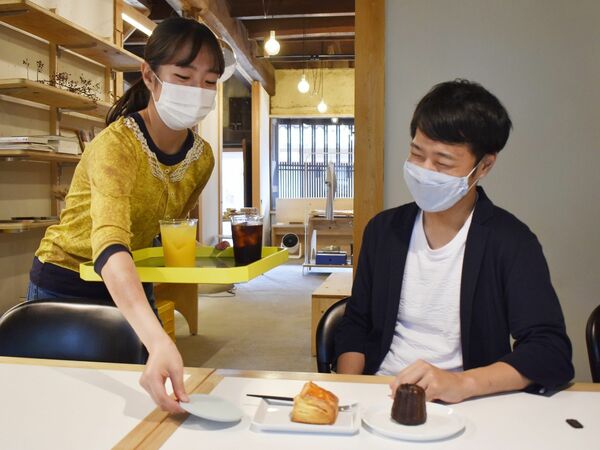 高校生が１日カフェ、手作り菓子好評　脇町の複合施設で出店