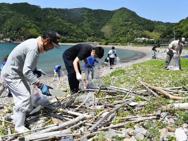 ウミガメが上陸しやすい海岸に　ごみゼロの日、美波町で清掃活動