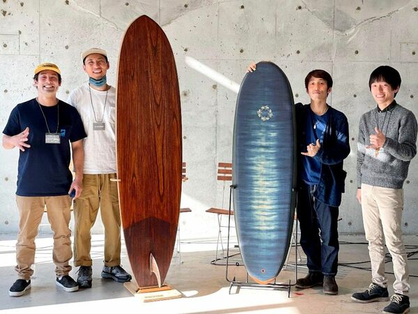 海陽で藍染スタジオ経営の永原さん、伝統技術生かしサーフボード製作