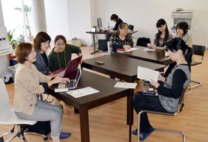 徳島県がオープンさせた女性起業家支援ルーム。起業を目指す女性の学習や交流の場として活用してもらう＝徳島市仲之町４