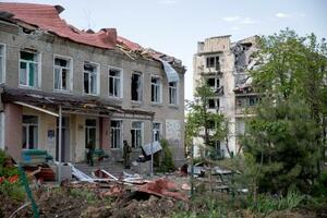 　ウクライナ東部ルガンスク州の親ロシア派支配地域で、壊された建物＝２３日（タス＝共同）