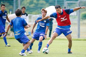 中２日で迎える横浜ＦＣ戦で２連勝を目指す徳島の選手たち＝徳島スポーツビレッジ