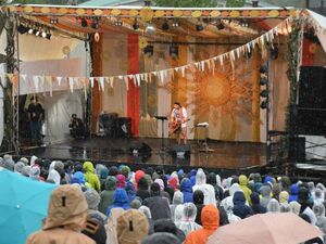 雨の中にもかかわらず、竹原ピストルさんのステージは熱気であふれた