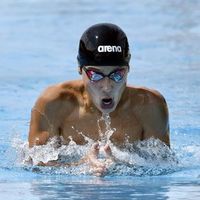 男子２００メートル平泳ぎ決勝　２分２５秒４１の大会新で優勝した藍住東の幸田＝ＪＡバンクちょきんぎょプール