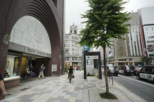 　路線価が３７年連続で全国最高となった東京・銀座の「鳩居堂」前