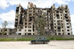 　ウクライナ・マリウポリの破壊された集合住宅＝２３日（タス＝共同）
