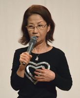 「家族には安心感を与える役割がある」と話す綾戸さん＝小松島市横須町の市総合福祉センター