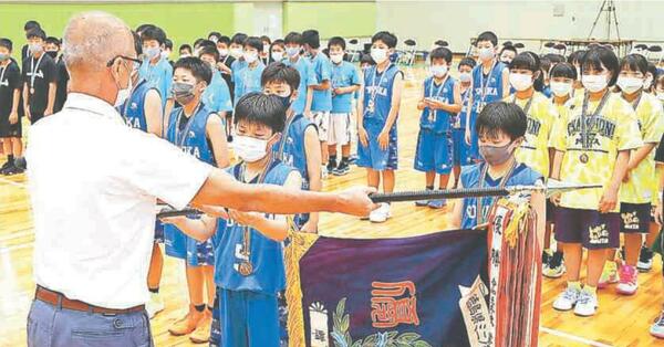 男子は富岡が優勝　女子は撫養が制す　県ミニバスケットボール選手権