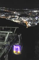 ＬＥＤで幻想的に光るゴンドラ＝徳島市の眉山山頂展望台