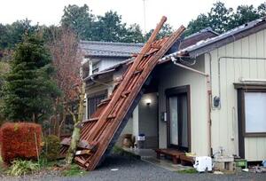 　突風の被害に遭った住宅＝１日午前、栃木県真岡市