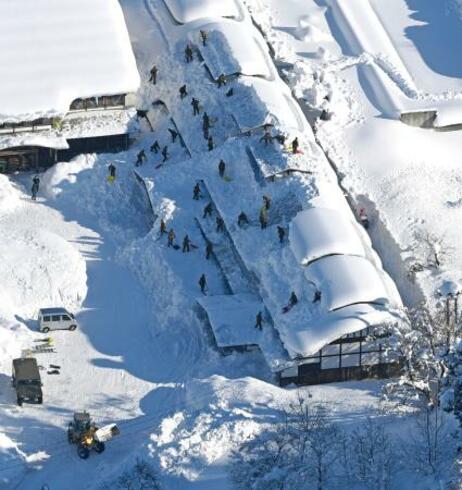 秋田県で陸自隊員１００人が作業 記録的大雪の横手市 全国 海外のニュース 徳島新聞