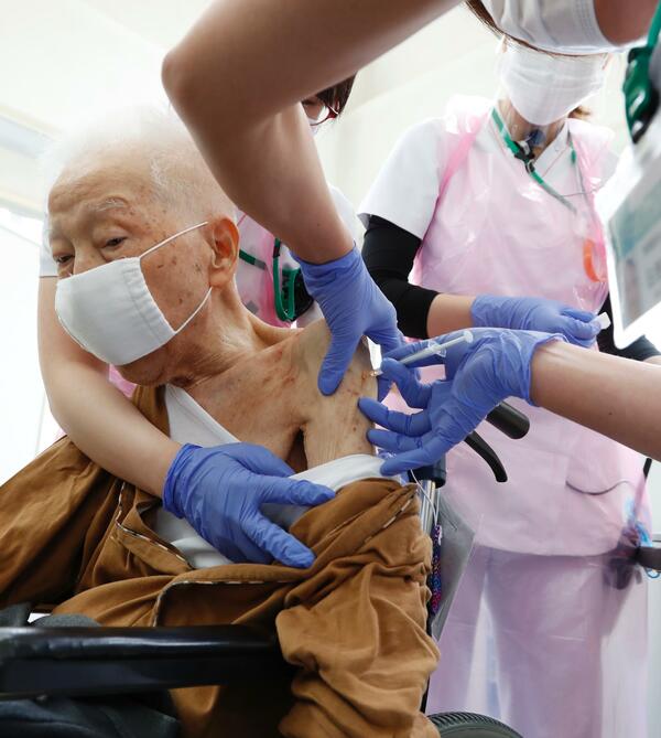 徳島、阿南両市で高齢者へのワクチン接種開始